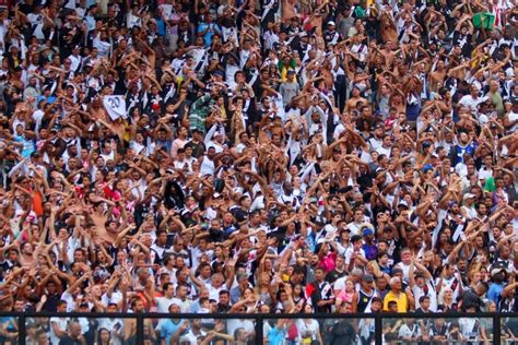 Torcedores do Vasco protestam em São Januário Gazeta Esportiva