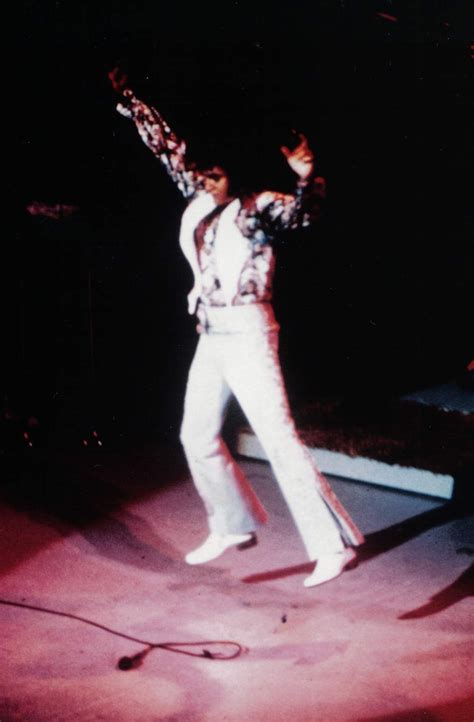 Elvis On Stage In Las Vegas In August 1972 Elvis Presley Concerts Elvis In Concert Elvis