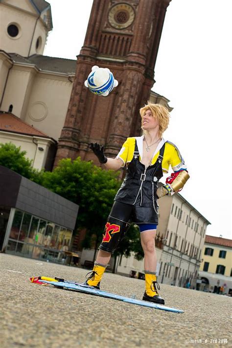 Tidus cosplay .:Blitzball Magic:. by Alexcloudsquall on DeviantArt