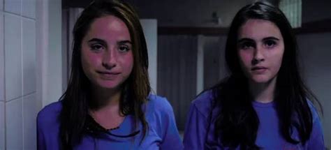 The Cutest Lesbian Kiss Scrolller