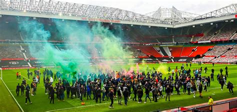 Manchester United Vs Liverpool Postponed After Fans Break Onto The Old