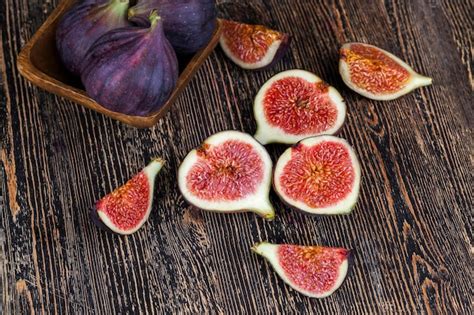 Premium Photo | Ripe purple figs on a wooden table