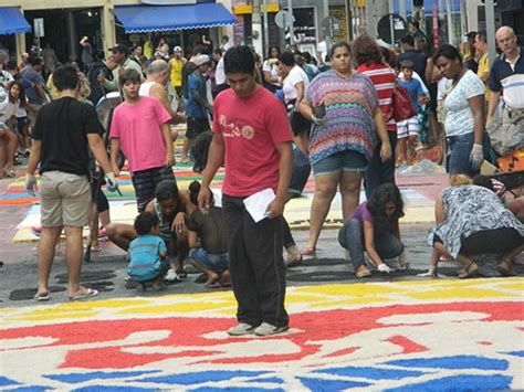 Apesar Da Chuva Tapetes De Sal Atraem Centenas De Pessoas Em Cabo Frio