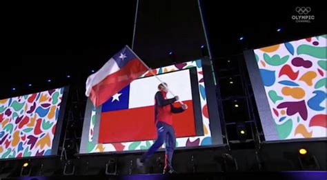 Martín Vidaurre fue el abanderado nacional en la inauguración de los