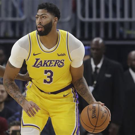 Lakers Anthony Davis Day To Day After Mri Results On Thumb Injury