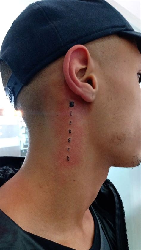 Blessed Tatuagem No Pescoço Tatuagem No Pescoço Masculino Tatuagem