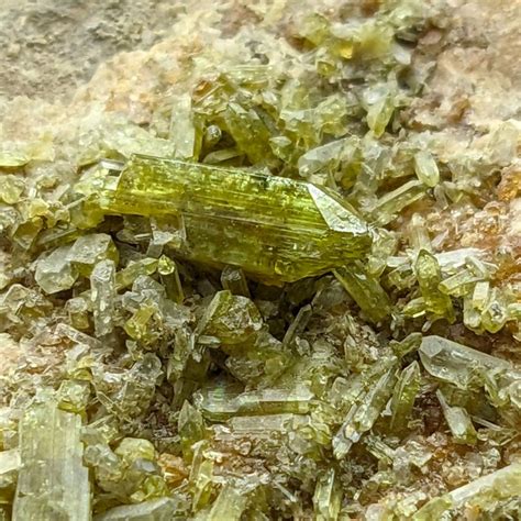 TITANITE VERDE Grosso Cristallo Cristalli Su Matrice Altezza 79 Mm