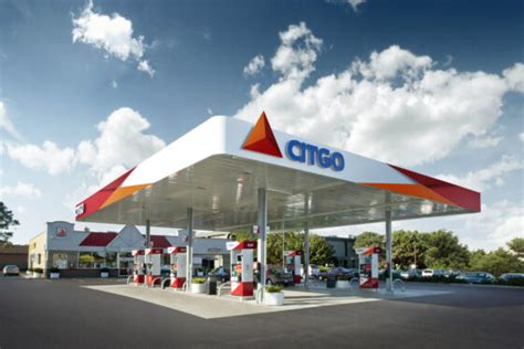 Who owns the most gas stations in the US?