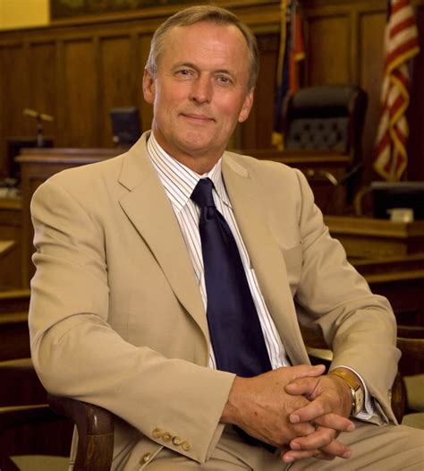 John Grisham, el abogado que quiso ser escritor ~ Momentos de Cine 