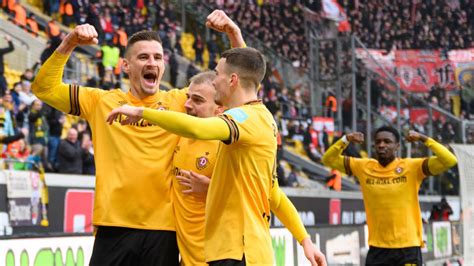 Dresden Zerlegt Halle Elversberg Marschiert Osnabr Ck Feiert