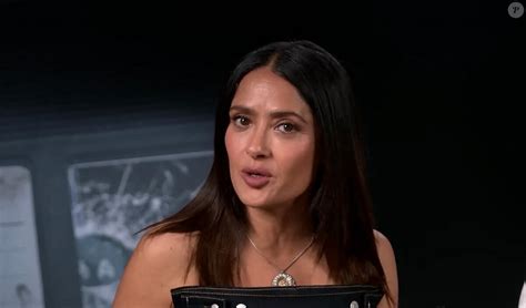 Photo Salma Hayek Sculpturale Ans Elle Ose Le Bikini Et Elle A Bien Raison
