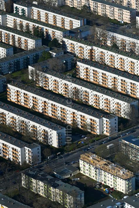 Luftaufnahme Berlin Plattenbau Hochhaus Wohnsiedlung Im Ortsteil