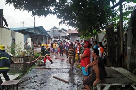 Foto 20 Rumah Liar Di Belakang SD Al Azhar Hangus Terbakar Diduga