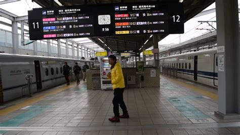 山陽新幹線小倉駅 さくらがのぞみを追い越す光景 Youtube