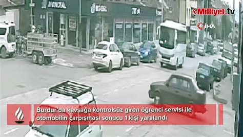 Burdur da yürekleri ağıza getiren kaza Aracını park eden vatandaş