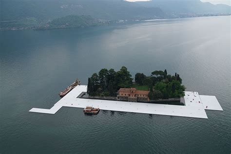 Galeria De Floating Piers De Christo E Jeanne Claude Permite Que Os