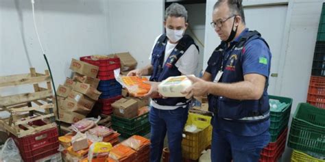 Procon Goiás apreende quase 3 toneladas de alimentos impróprios para o