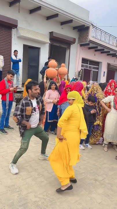 भाभी देवर का डांस पूरा गाँव देखने लगा 🕺🕺 Dance Youtubeshorts Viral