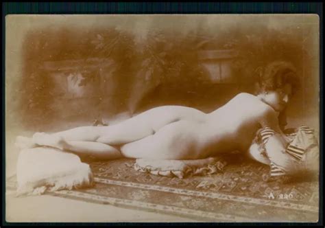 Citrate Photo French Nude Woman Big Butt On Floor Original C S