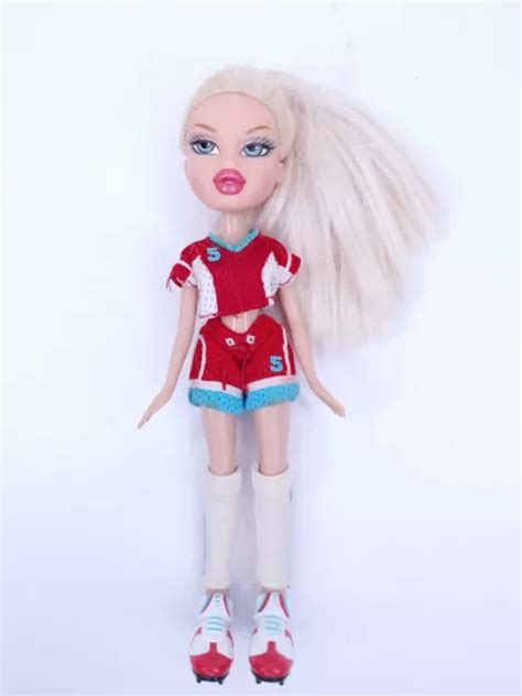 BRATZ PLAY SPORTZ Soccer Doll Cloe With Outfit EUR 24 50 PicClick DE