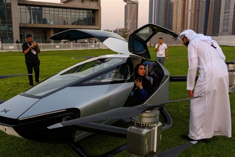 ¡como En Los Supersónicos Coche Volador Realiza Su Primer Viaje