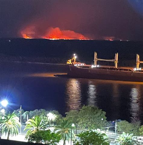 Incendio En Las Islas Frente A Rosario Funes Hoy