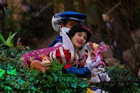 Character during Disneyland Paris Parade and show. – Stock Editorial Photo © bukki88 #83329434