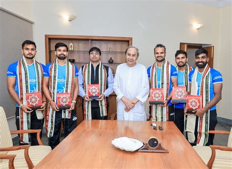 Ex Odisha CM Naveen Patnaik Felicitates Olympic Bronze Winning Hockey