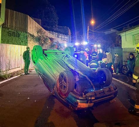 Volcamiento de vehículo deja a dos lesionados en Pichilemu