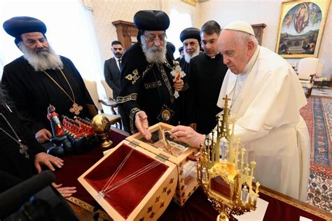 Nueva Directriz del Papa Francisco Sacerdotes Católicos Autorizados a