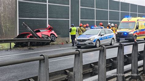 Autostrada A4 była zablokowana po wypadku samochodu