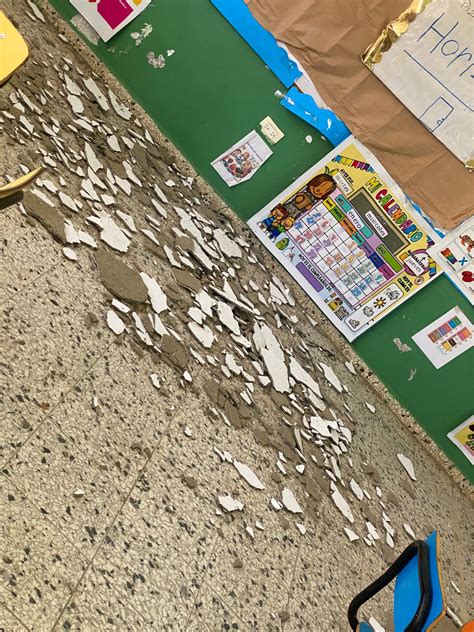 Desplome de techo en escuela de Hato Nuevo pone en alerta