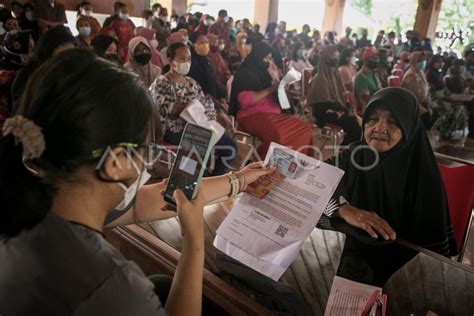 PENYALURAN BLT BBM DI SOLO ANTARA Foto