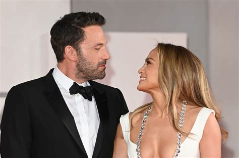 Jennifer López y Ben Affleck deslumbran en la alfombra roja de Venecia