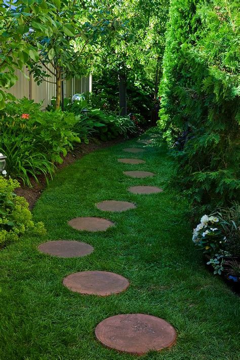 Stepping Stone Path Across Grass Stone Garden Paths Garden Stepping