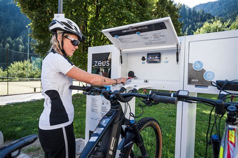 Zeus Charging Station Colonnine Per La Ricarica Di Bici Elettriche