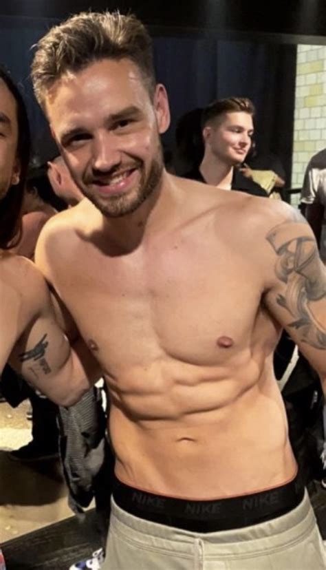 Liam Payne Torna A Spogliarsi Nuove Foto HOT BitchyX