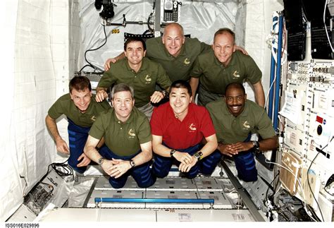 Esa Columbus Mission Crew Sts Expedition