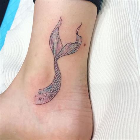 Mermaid tail for Hollie!!!! Thank you!!!! 🐬 ️🐚 | Tatoeage ideeën, Tatuajes, Tatoeages