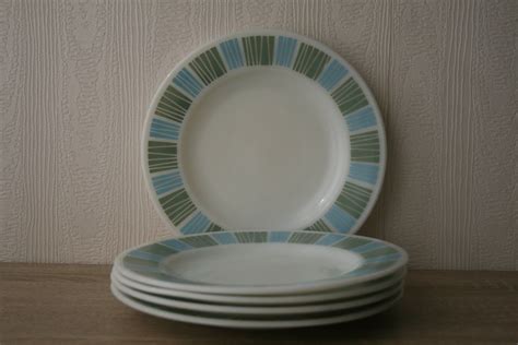 Pyrex Dinner Plates In Matchmaker Design Etsy Dinner Plates Plates