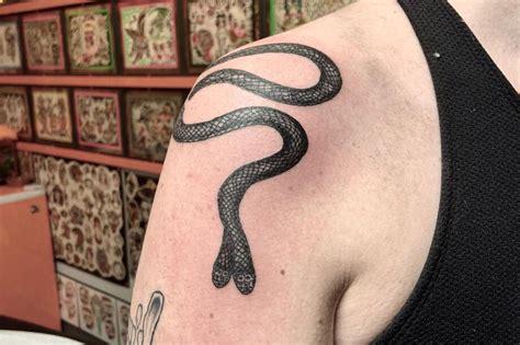 Discover Snake Tattoo On Hand Best Thtantai