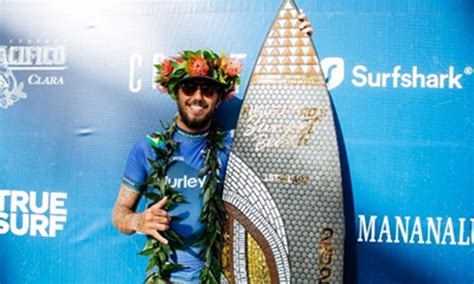 Filipe Toledo é campeão da etapa de Sunset Beach no Havaí Site RG