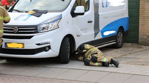 Brandweer Bevrijdt Kat Onder Motorkap Aan Acacialaan Adverteren