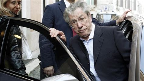 Umberto Bossi Operato Lascia La Terapia Intensiva Condizioni Buone