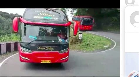 Momen Bus Bus Berpapasan Di Liku Endikat Pagar Alam Auto Penumpang