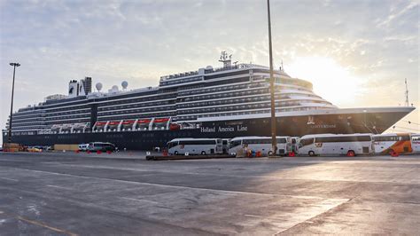 Perú Crucero Oosterdam Arriba Al Puerto De Paracas Portalportuario