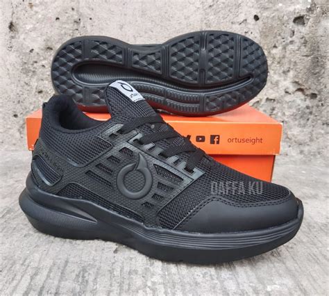 sneakers pria wanita fullblack terbaru sepatu pria wanita warna hitam