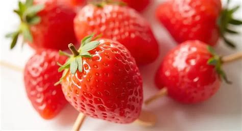 Easy Vanilla Strawberry Naked Cake Recipe Emily Sweets