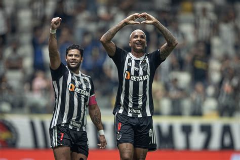 Atl Tico Mineiro Vence Gr Mio Em Jogo Atrasado Do Brasileir O