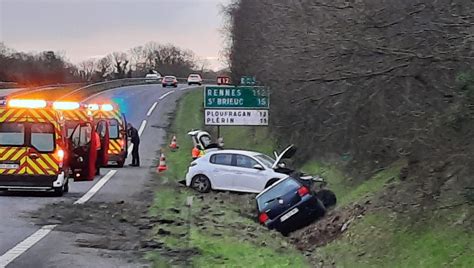 EN IMAGES 12 blessés dans un triple accident sur la N12 à l ouest de